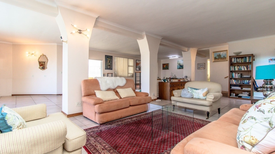 5 Bedroom Property for Sale in Sandbaai Western Cape